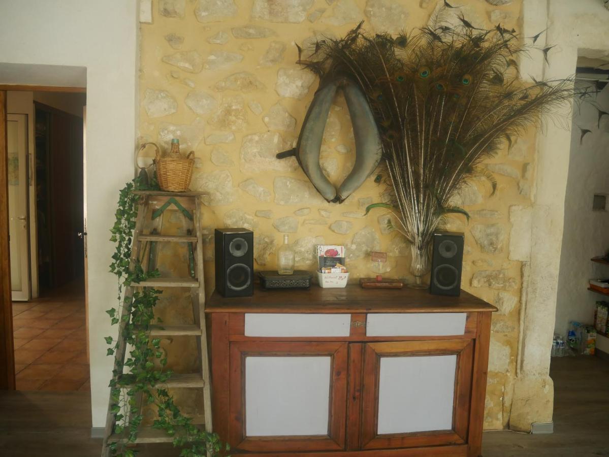La Feniere Bed & Breakfast Venejan Bagian luar foto
