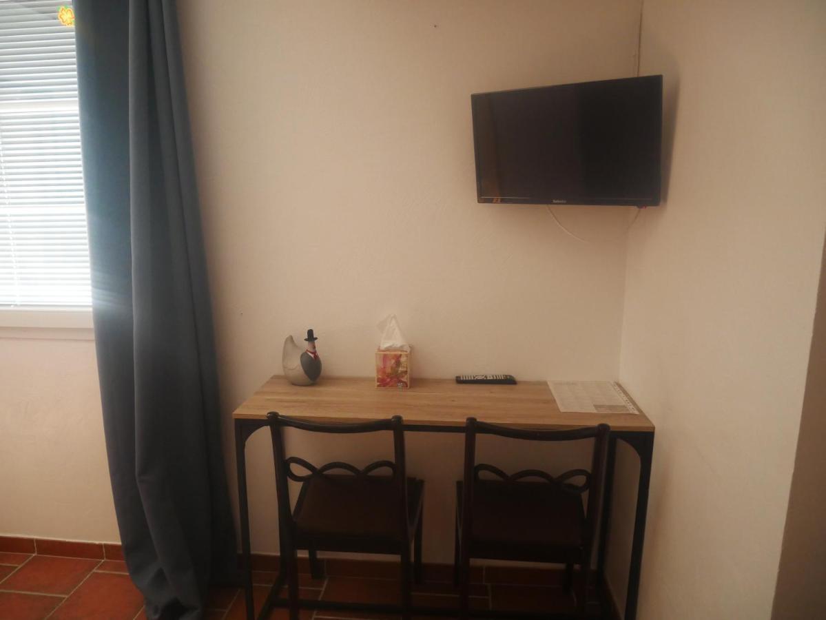 La Feniere Bed & Breakfast Venejan Bagian luar foto